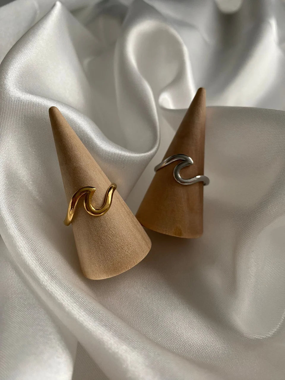 Single Wave Ring